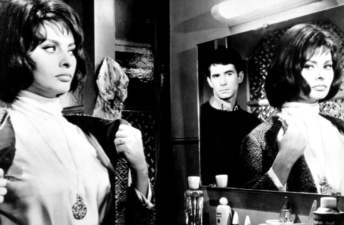 Софи Лорен в фильме Пять миль до полуночи Софи Лорен в фильме Пять миль до полуночи