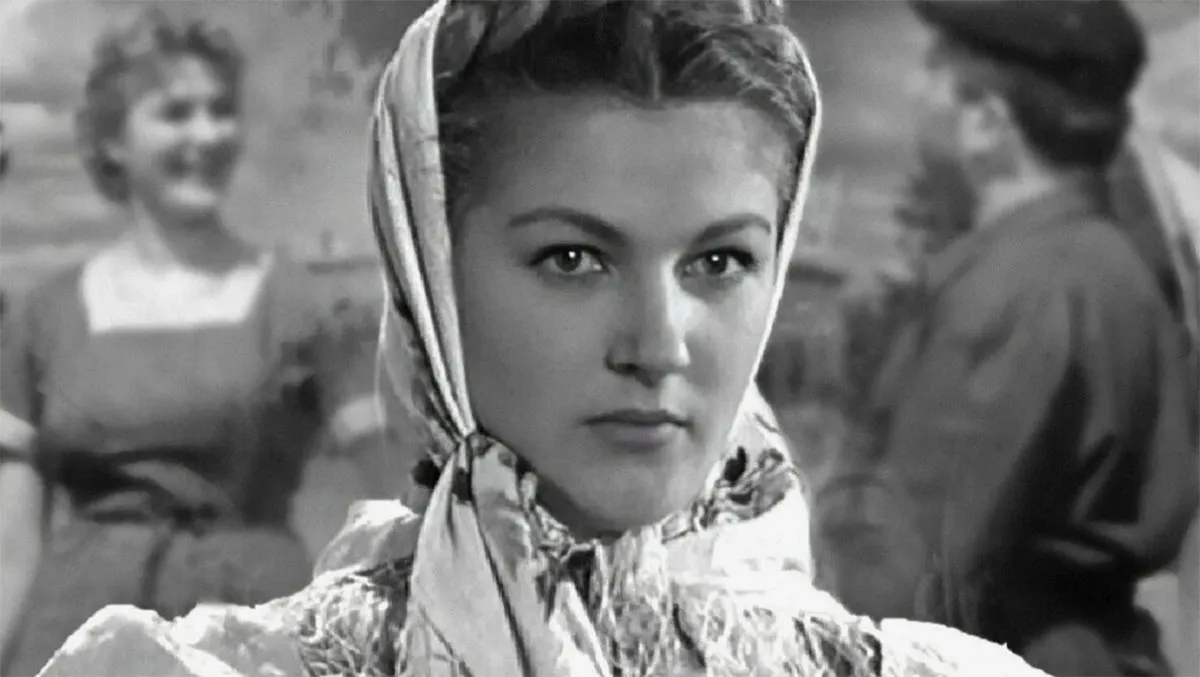 Светлана Дружинина в фильме Дело было в Пенькове 3