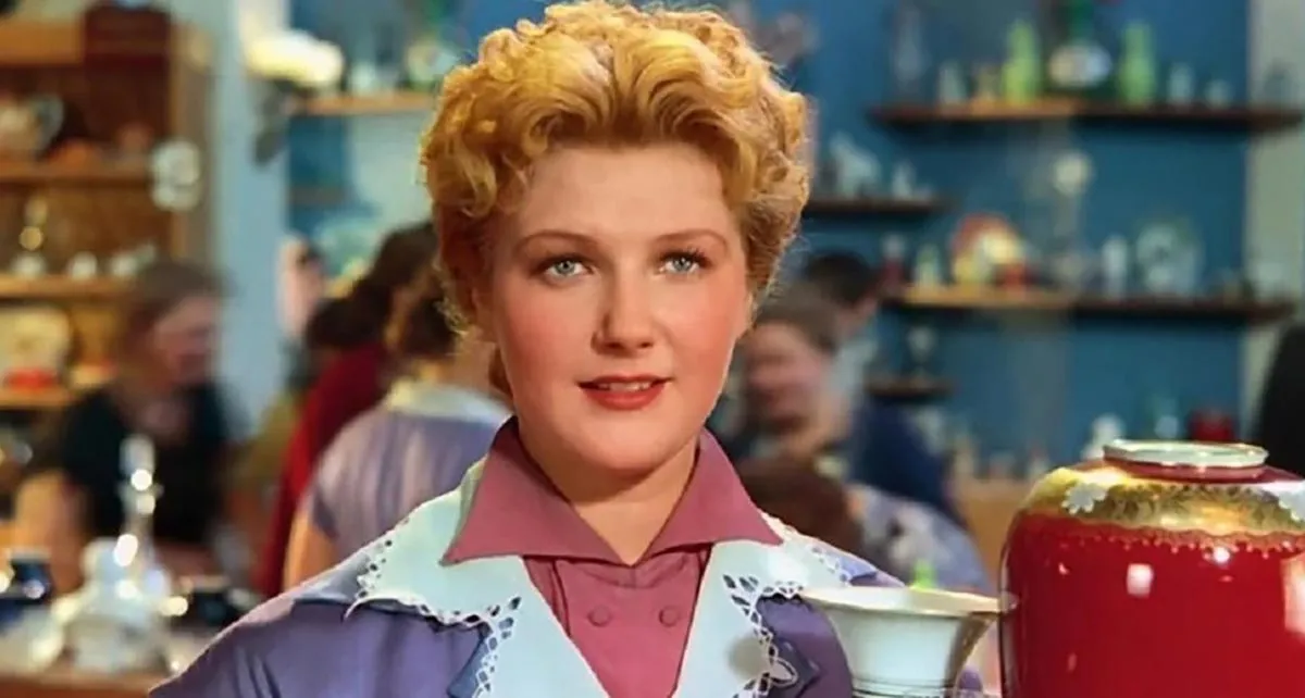 Светлана Дружинина в фильме За витриной универмага