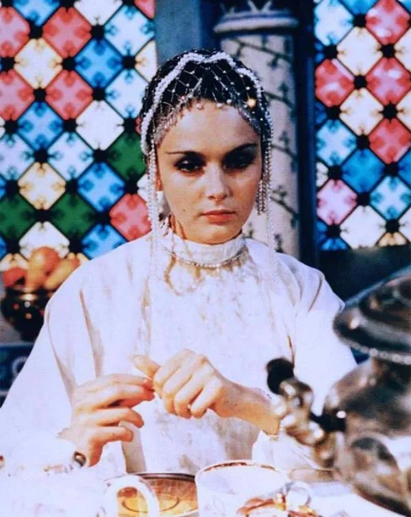 Светлана Орлова в фильме Подарок чёрного колдуна