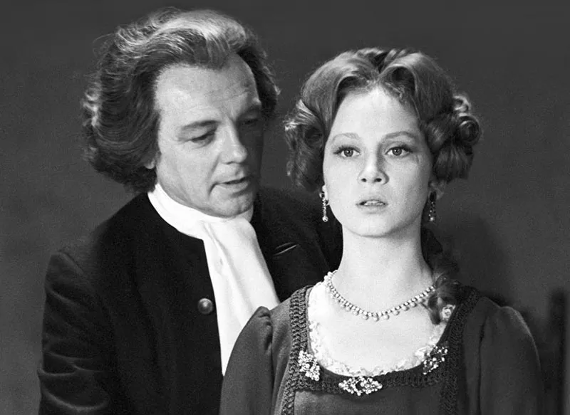 Светлана Смирнова в фильме Стакан воды