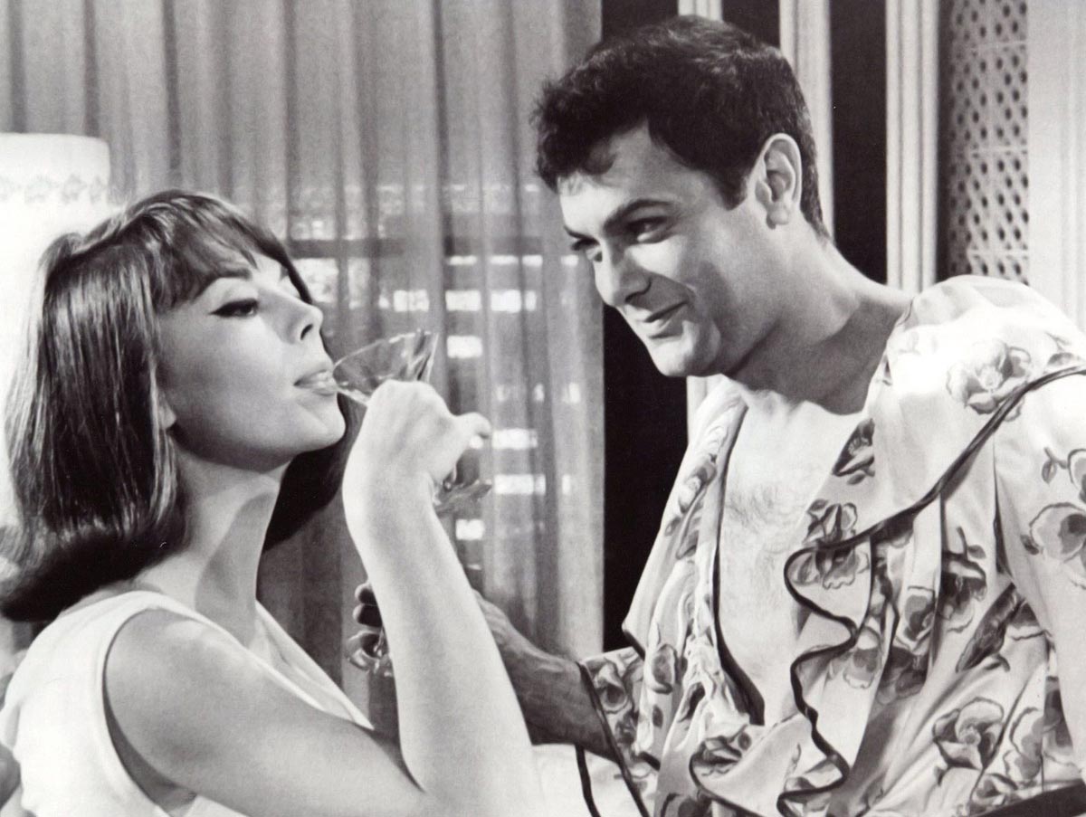 Тони Кёртис в фильме Секс и незамужняя девушка Тони Кёртис в фильме Секс и незамужняя девушка