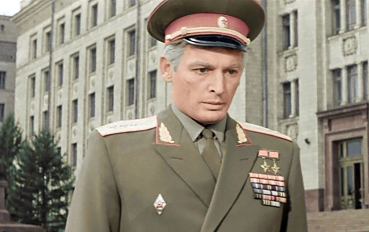 Василий Лановой в фильме Офицеры Василий Лановой в фильме Офицеры 3