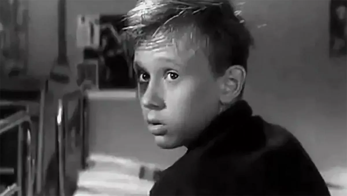 Виктор Косых в фильме Мимо окон идут поезда