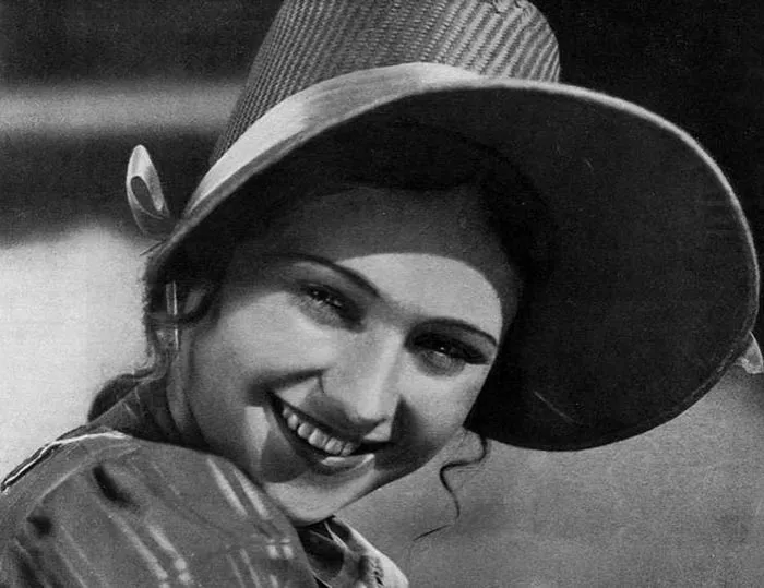 Валентина Ивашева в фильме Юность поэта Валентина Ивашева в фильме Юность поэта