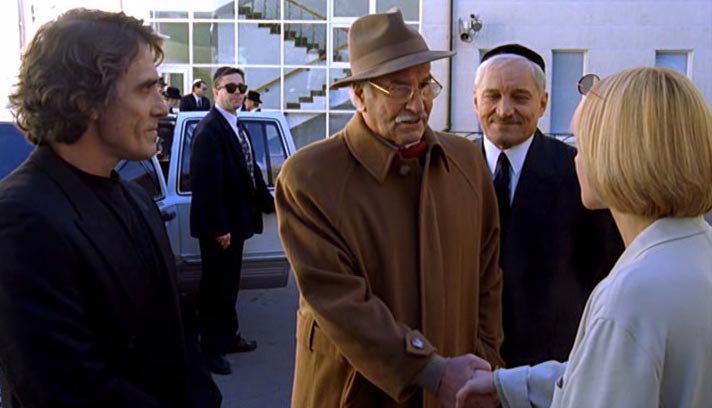 Владимир Зельдин в фильме Женщин обижать не рекомендуется