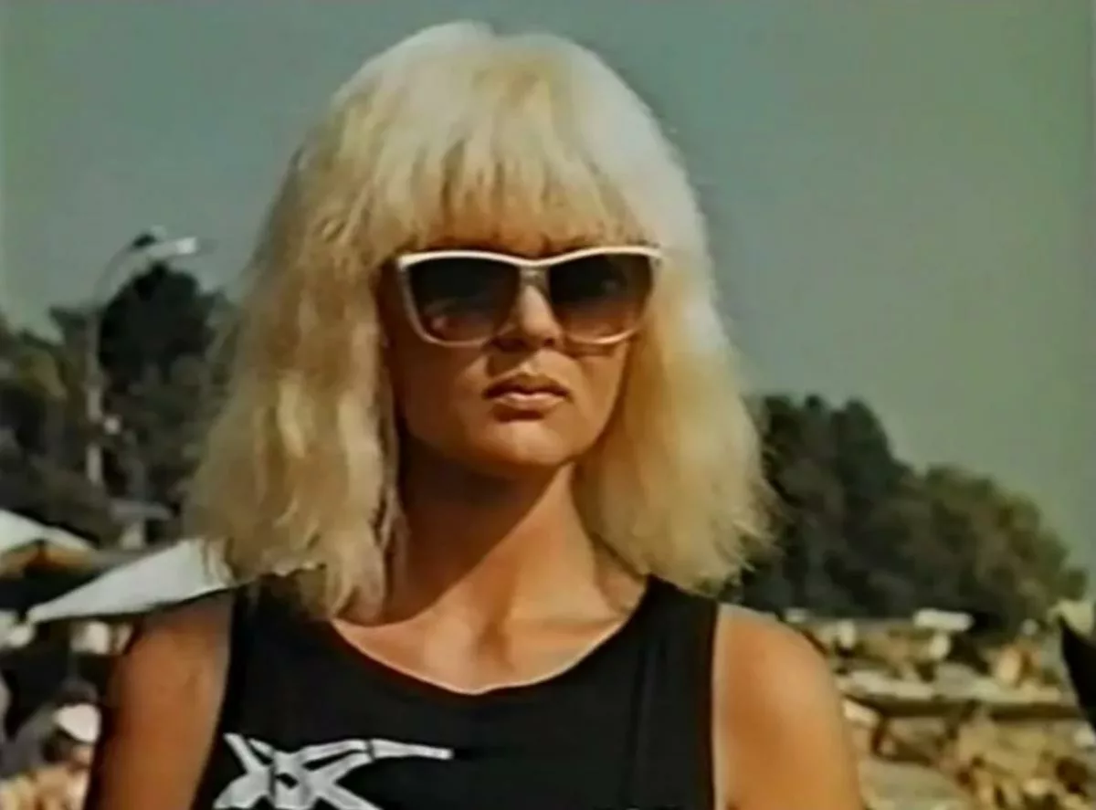 Юлия Меньшова в фильме Действуй, Маня!