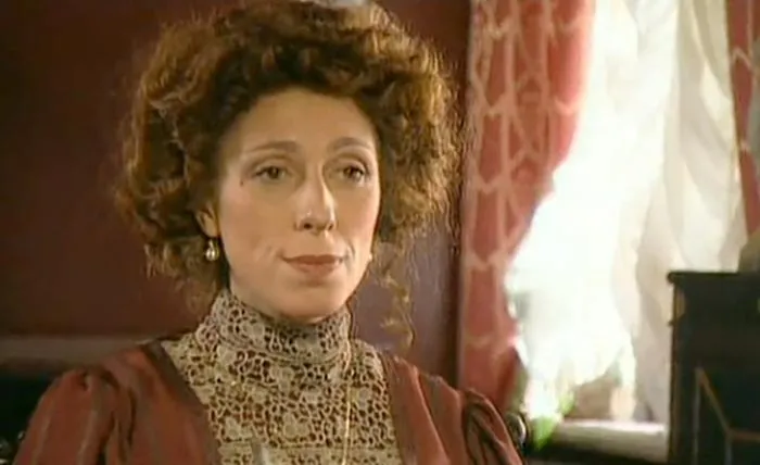 Юлия Рутберг в сериале Империя под ударом Юлия Рутберг в сериале Империя под ударом