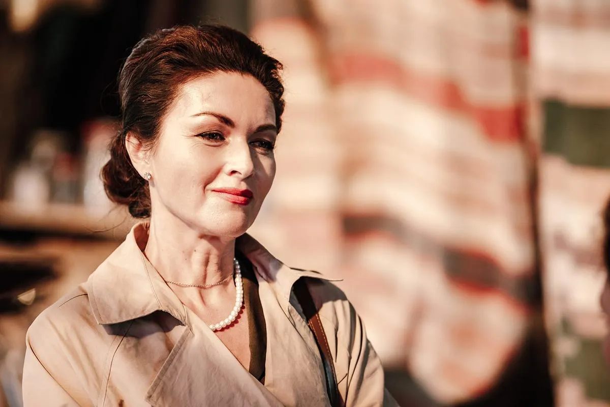 Юлия Такшина в сериале Мимо тёщиного дома Юлия Такшина в сериале Мимо тёщиного дома