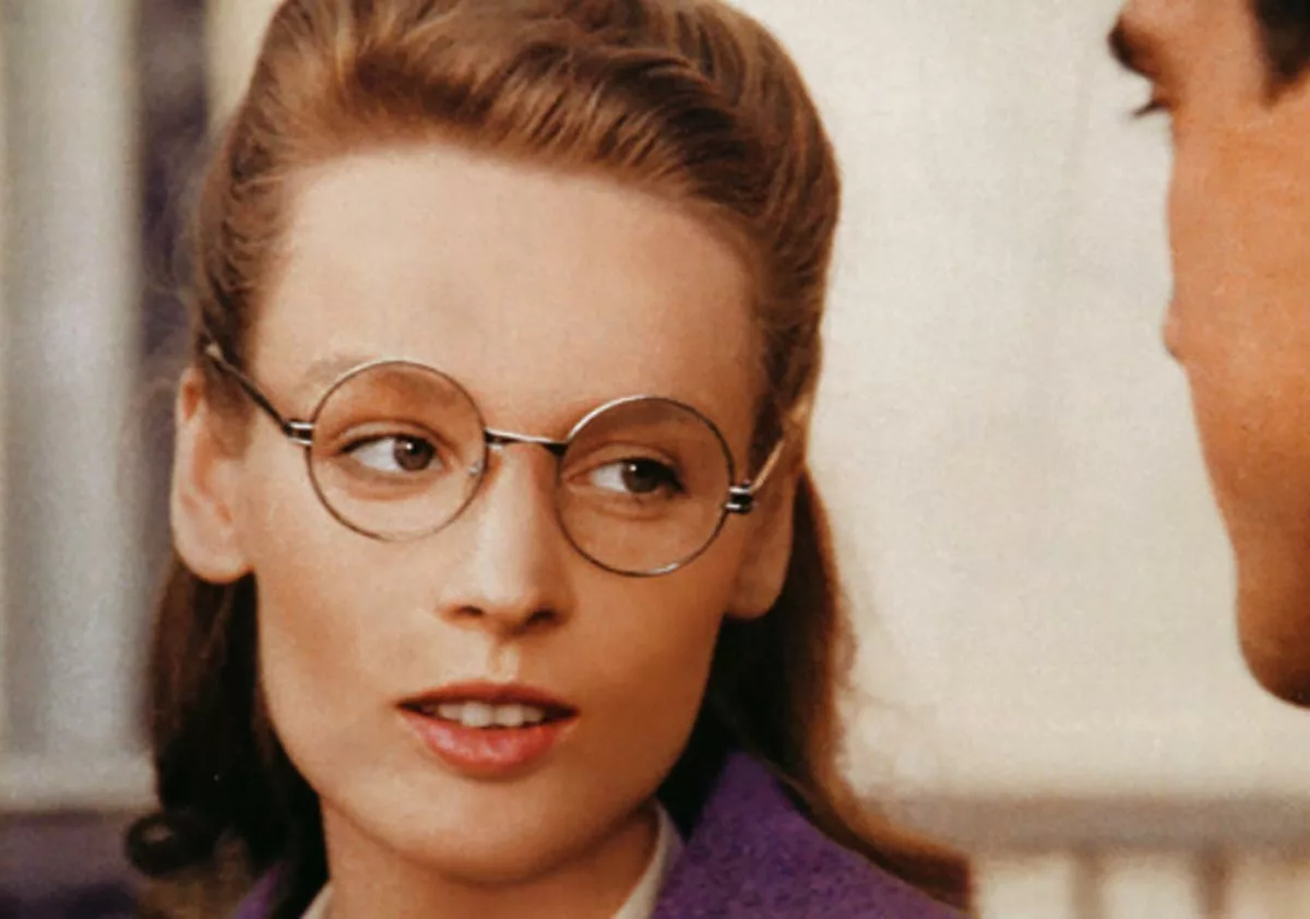 Жанна Эппле в фильме Белые одежды