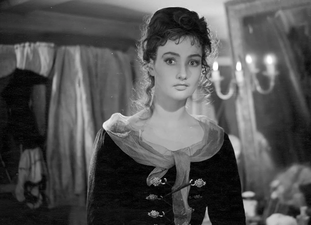 Зинаида Кириенко в фильме Сорока-воровка Зинаида Кириенко в фильме Сорока-воровка