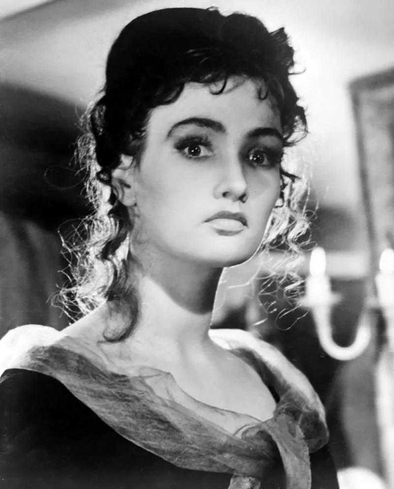 Зинаида Кириенко в фильме Сорока-воровка Зинаида Кириенко в фильме Сорока-воровка 2