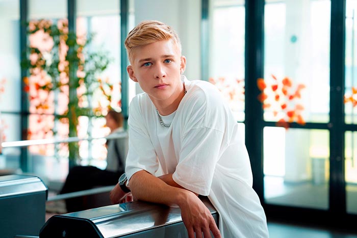 кадр 16 лет и 9 месяцев 5