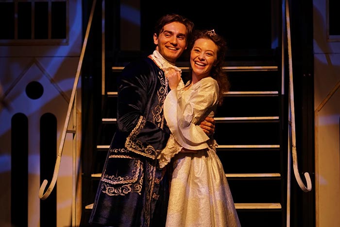 кадр Бедная родственница 2