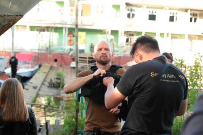 Кадр из сериала Брюс кадр Брюс 5