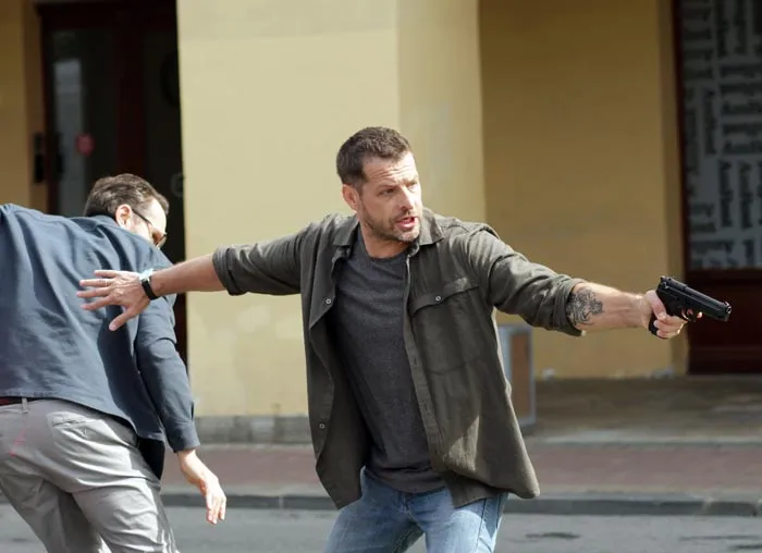 Кадр из сериала Человек из дома напротив кадр Человек из дома напротив 4