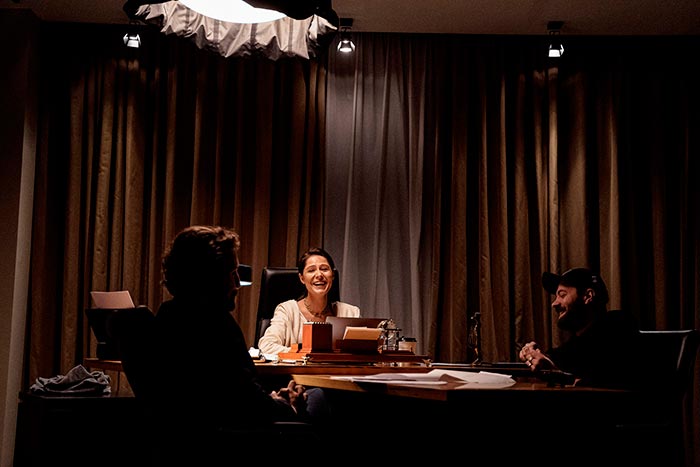 Кадр из сериала Что делать женщине, если у неё два любовника, а выбрать нужно одного кадр Что делать женщине, если у неё два любовника, а выбрать нужно одного 5