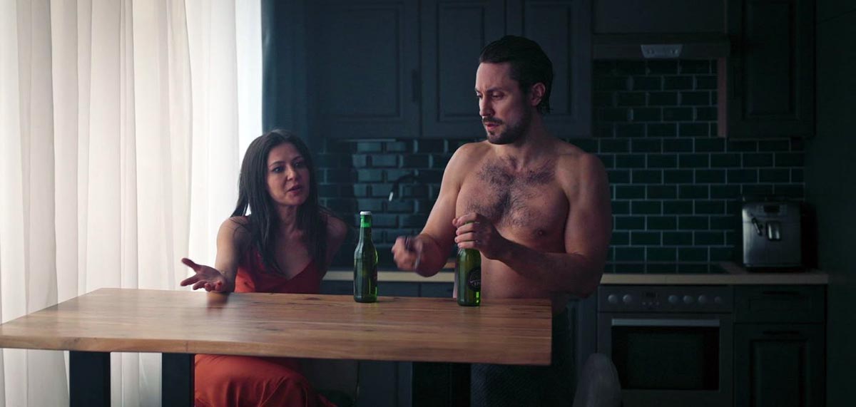 Кадр из сериала Что делать женщине, если у неё два любовника, а выбрать нужно одного кадр Что делать женщине, если у неё два любовника, а выбрать нужно одного 15