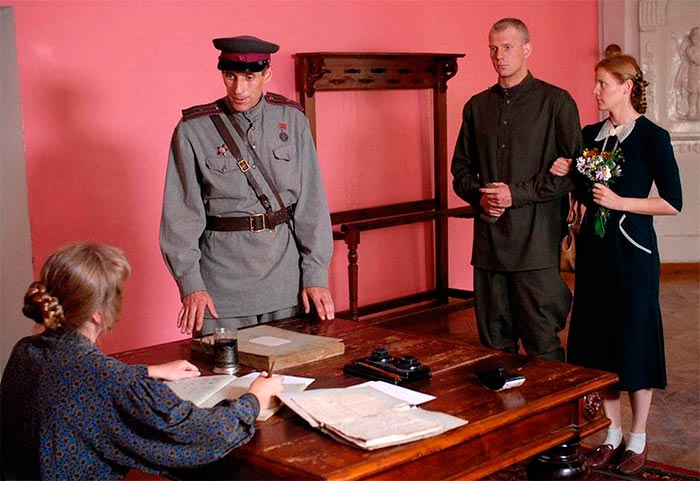 Кадр из сериала Далеко от войны кадр Далеко от войны 9