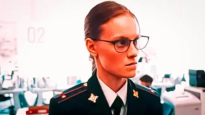 кадр Девушки с Макаровым 3