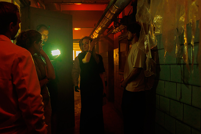 кадр Хай, систерс 4