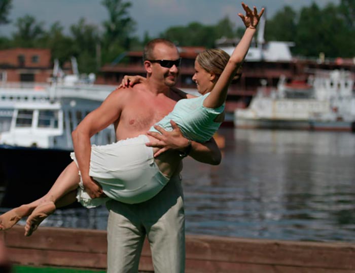 кадр И падает снег 2