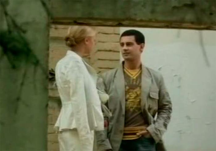 кадр И падает снег 4