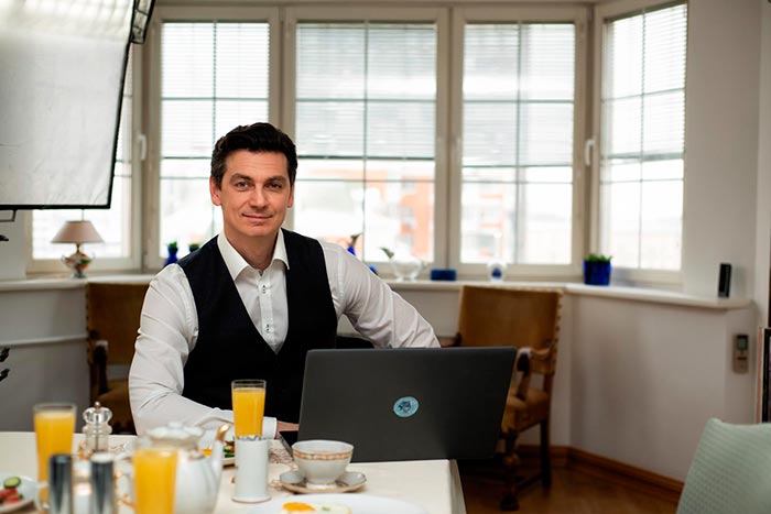 Кадр из сериала Кабинет путешественника кадр Кабинет путешественника 4