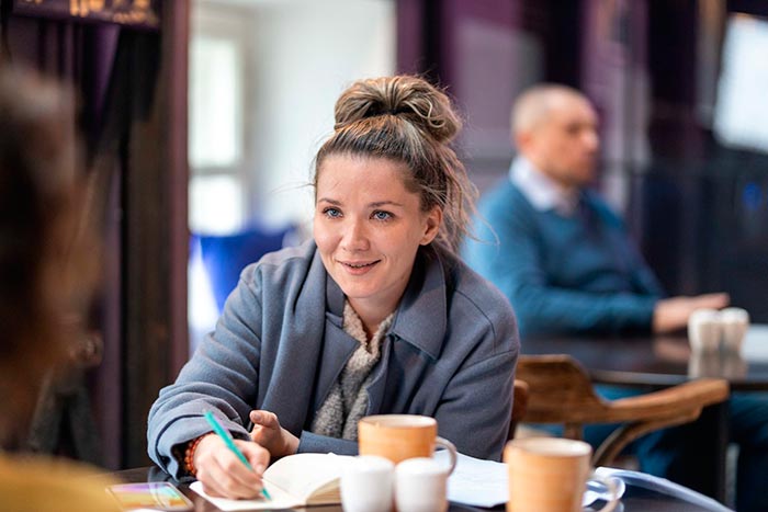 Кадр из сериала Комитет спасения кадр Комитет спасения 11