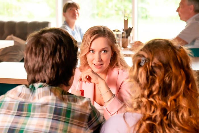 Кадр из сериала Комната роз кадр Комната роз 6