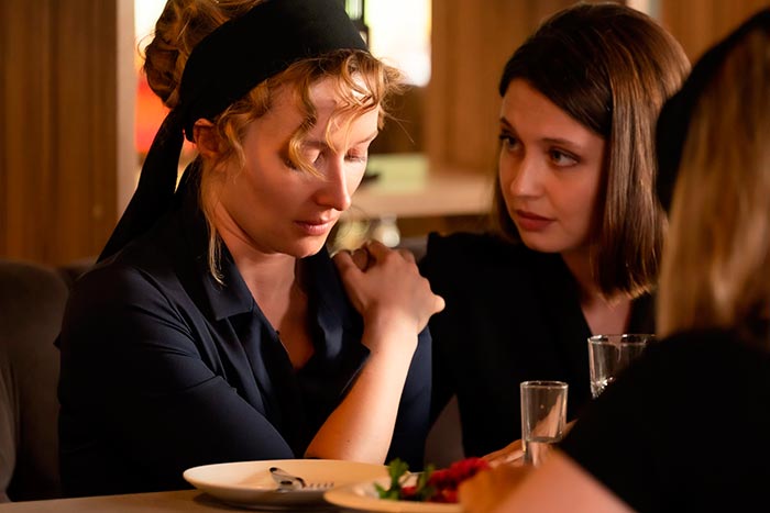 Кадр из сериала Комната роз кадр Комната роз 9