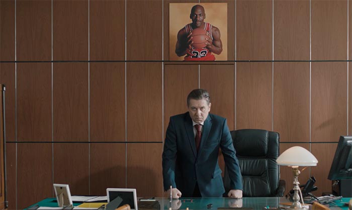 Сериал «Кресло» (2024) - сюжет, актеры и роли, кадры из сериала