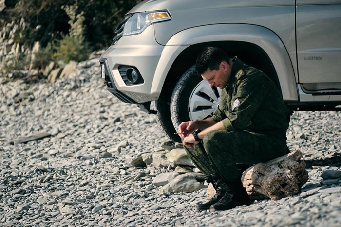 Кадр из сериала Курорт цвета хаки кадр Курорт цвета хаки 2