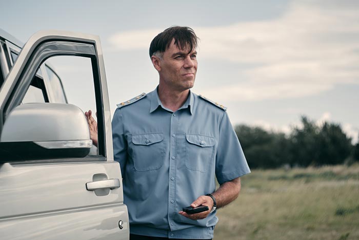 Кадр из сериала Курорт цвета хаки кадр Курорт цвета хаки 6