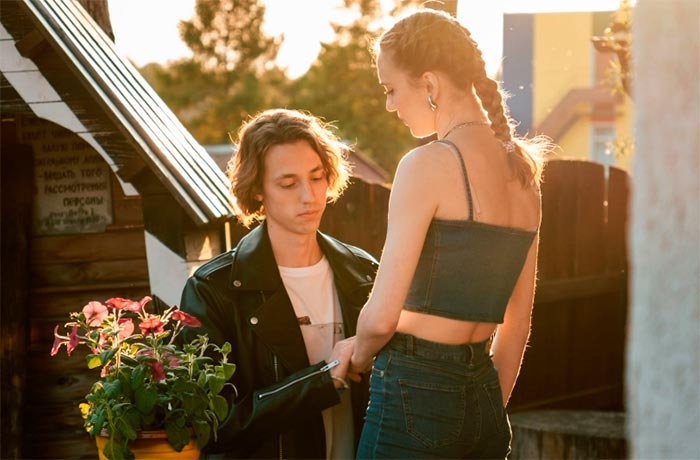 Кадр из сериала Макрон кадр Макрон 7