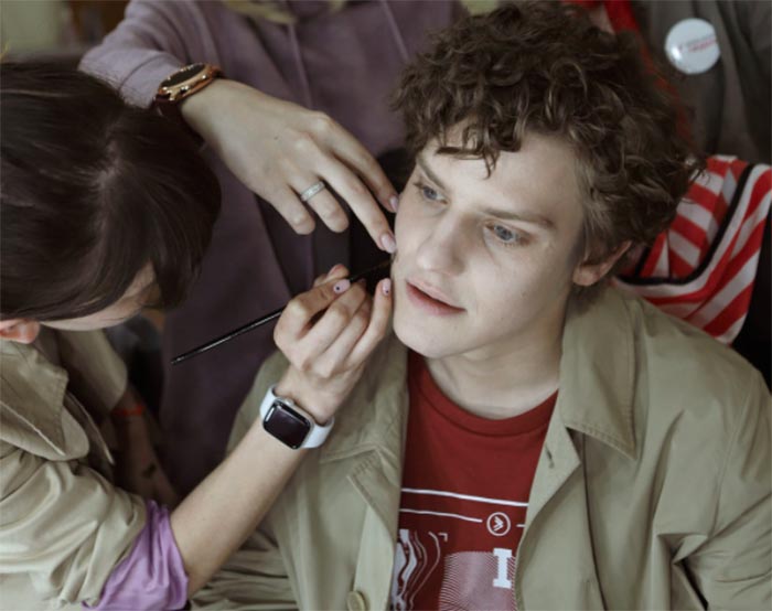 Кадр из сериала Молодой человек кадр Молодой человек 6