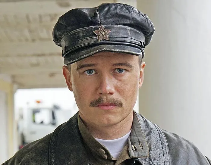 Кадр из сериала Мятеж кадр сериал Мятеж 7