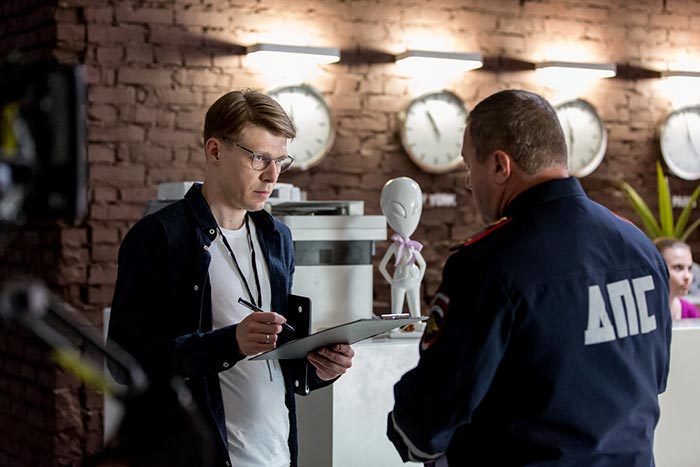 Сериал «Оффлайн» (2021-2022) - сюжет, актеры и роли, кадры из сериала