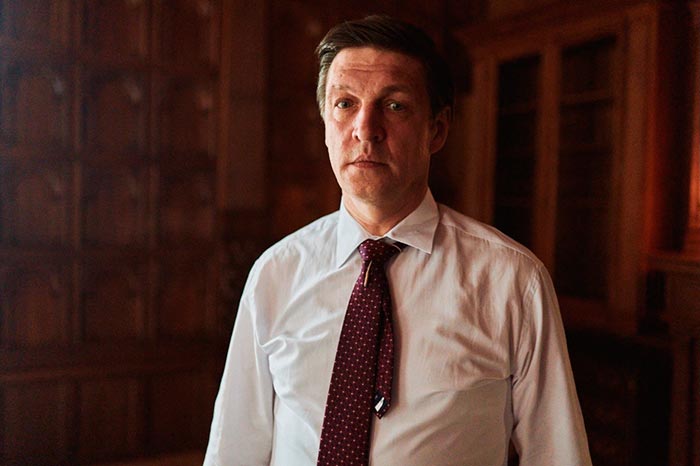 кадр Переведи её через Майдан 11