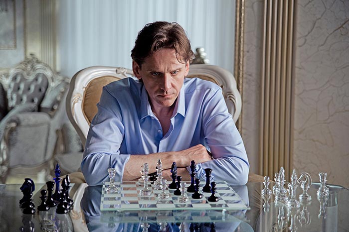 кадр Преимущество двух слонов 4