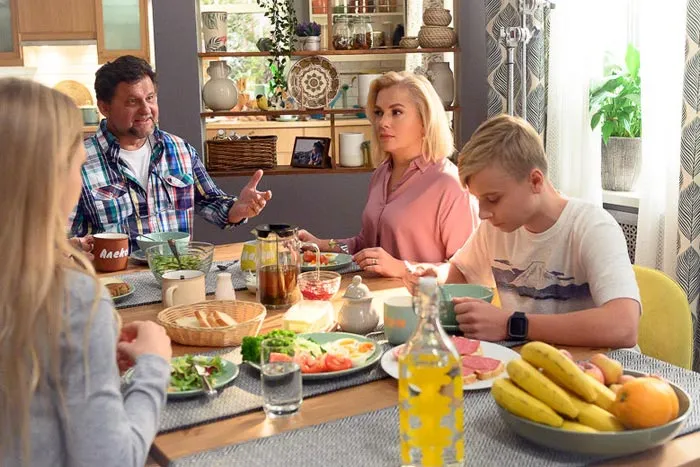 кадр сериал Родители 3 сезон 6
