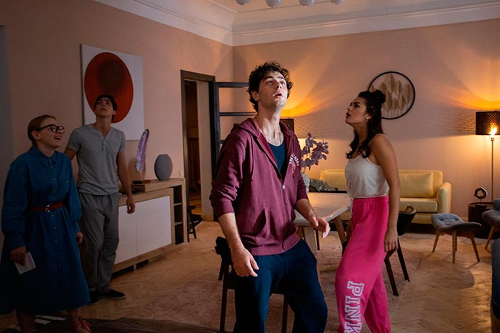 кадр Руммейт 2