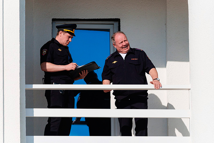 кадр Солнце, море, два ствола 9