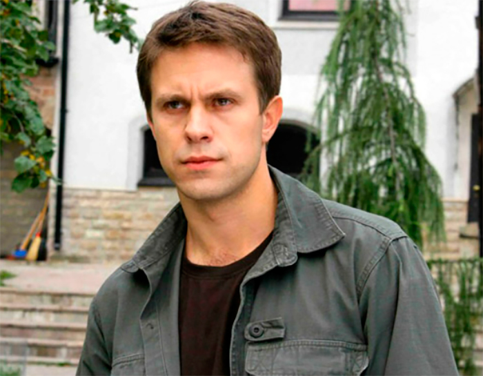 кадр Соло для пистолета с оркестром 2