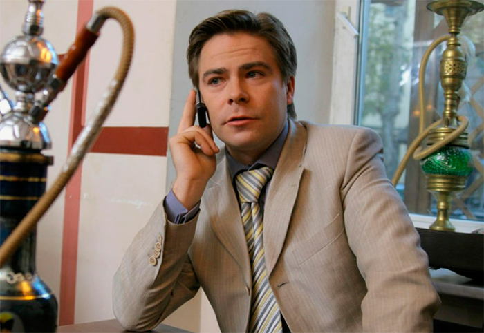 кадр Соло для пистолета с оркестром 6