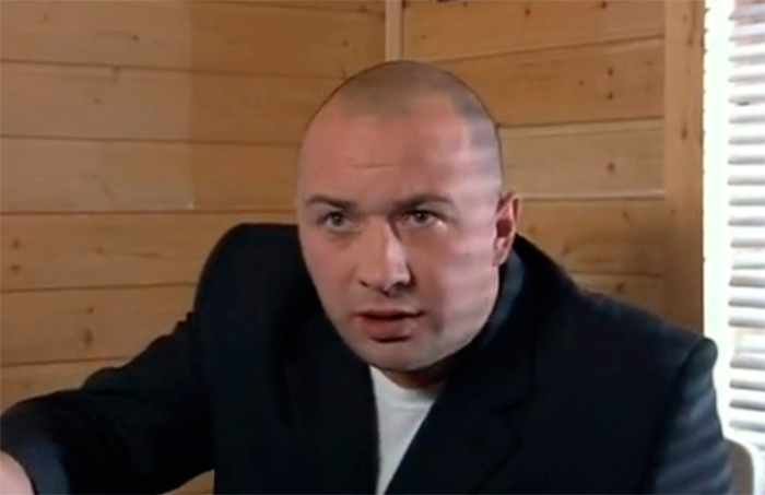 кадр Соло для пистолета с оркестром 10