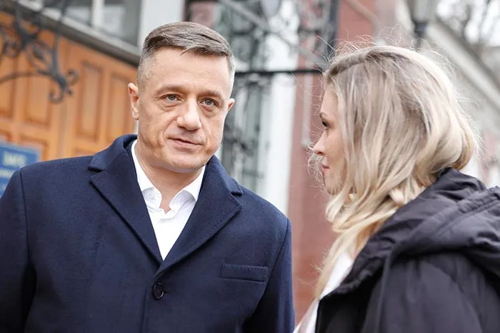 Кадр из сериала Тот мужчина, та женщина кадр Тот мужчина, та женщина 11
