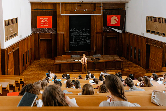 Кадр из сериала Время Счастливых кадр Время Счастливых 9