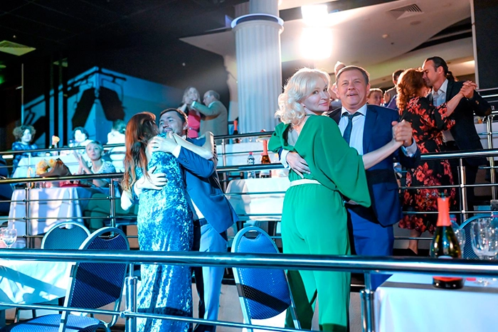 Кадр из сериала Всем по 50 кадр Всем по 50 7