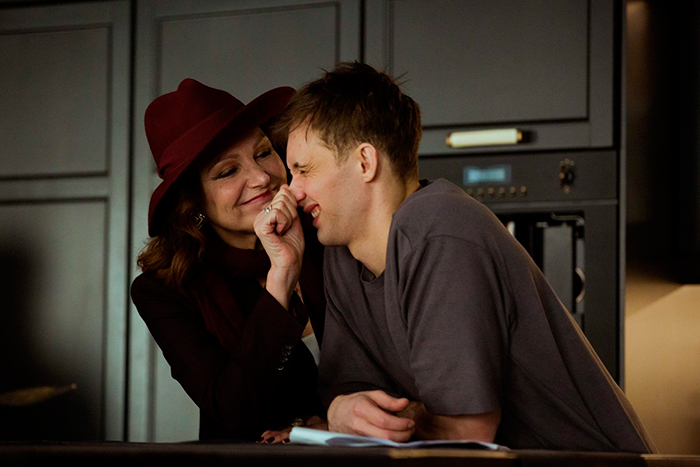 Кадр из сериала Взрослые кадр Взрослые 5